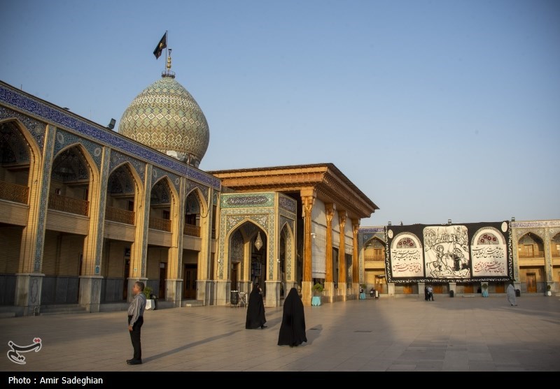 آیین سیاه پوشان و تعویض پرچم حرم مطهر حضرت شاهچراغ (ع)