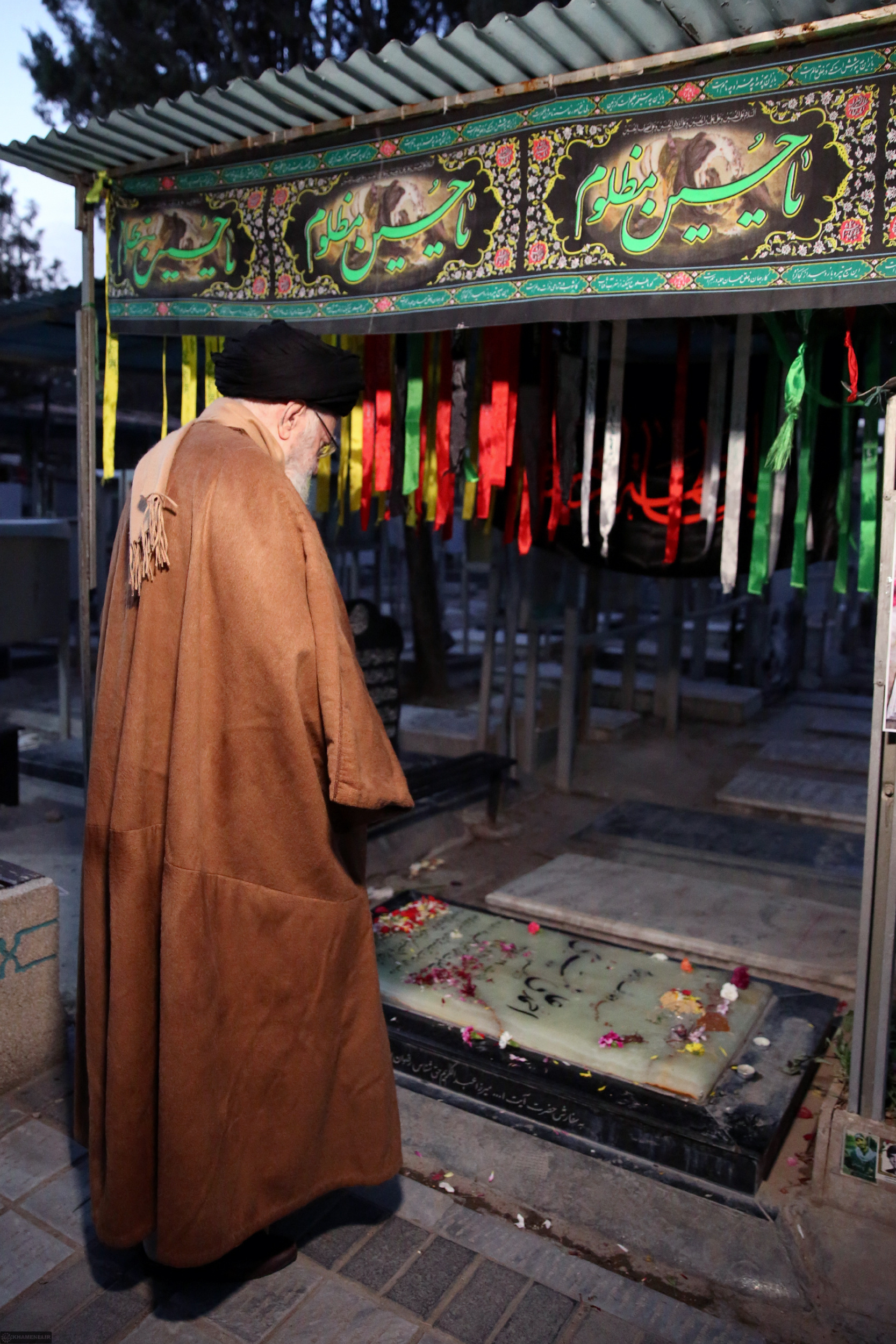 تصاویری از حضور رهبر انقلاب در حرم مطهر حضرت امام خمینی(ره) 