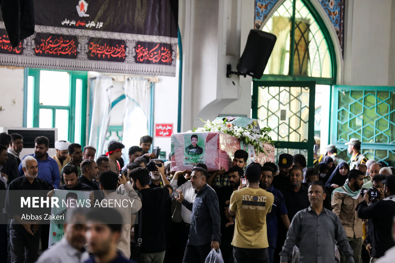 تشییع وتدفین پیکر شهید مدافع امنیت «عباس بیرقی فرد»