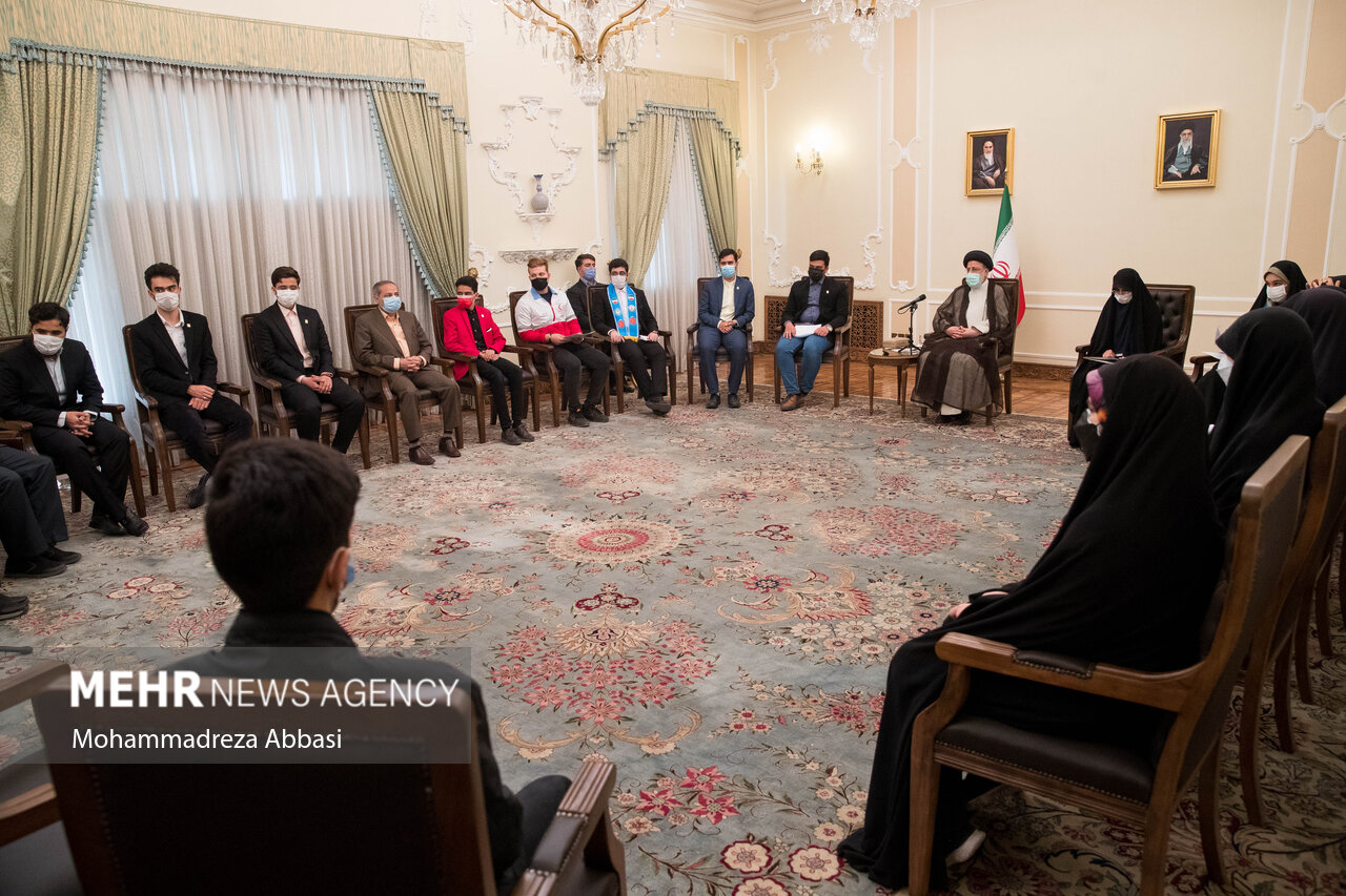 دیدار تشکل‌های دانش‌آموزی با رییس جمهور