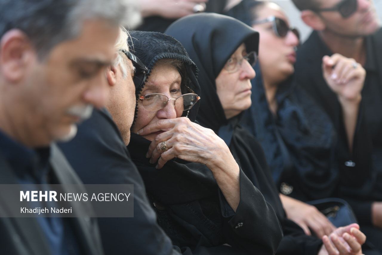 مراسم تشییع پیکر استاد «محمود فرشچیان» در اصفهان