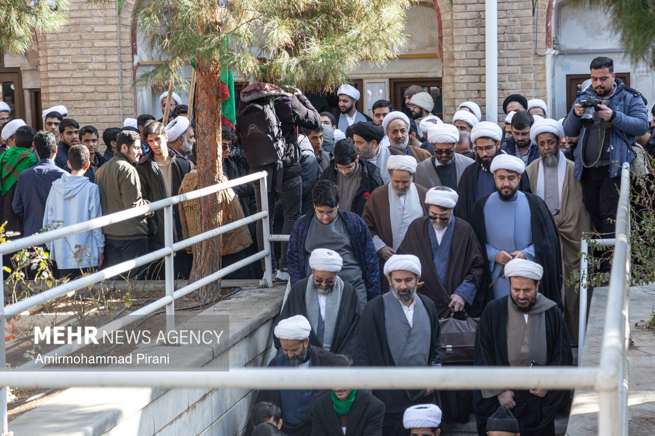 اجتماع حوزویان قم در محکومیت اهانت به قرآن و ولایت