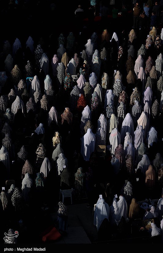 نماز عید سعید فطر در امامزاده پنج تن لویزان