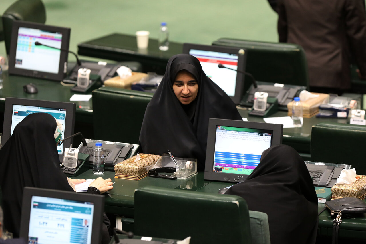 حضور وزیر ارشاد در مجلس