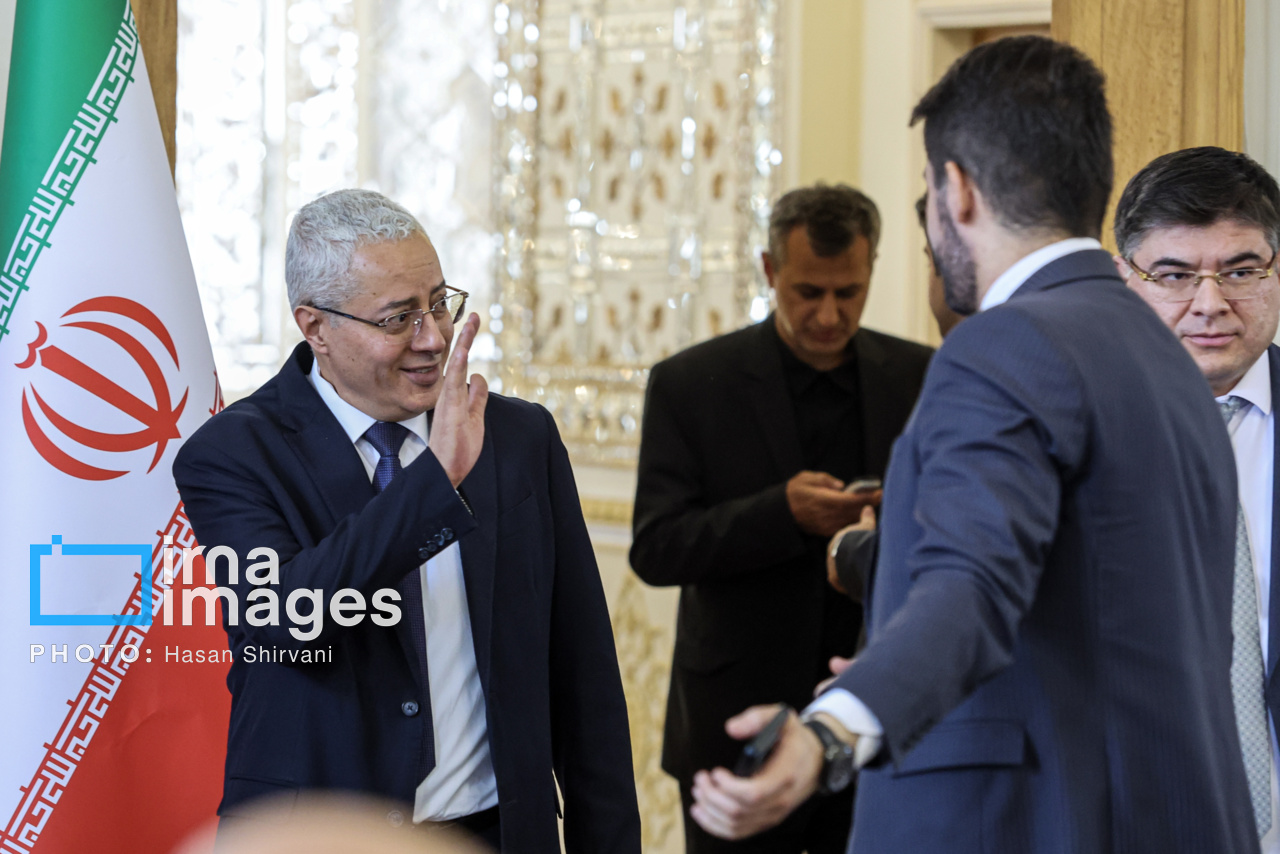 نشست وزیر امورخارجه با سفرای کشور های خارجی