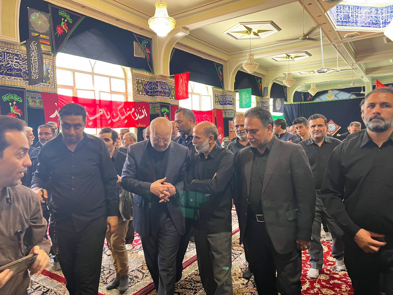 حضور قالیباف در جمع عزاداران در زادگاه پدری