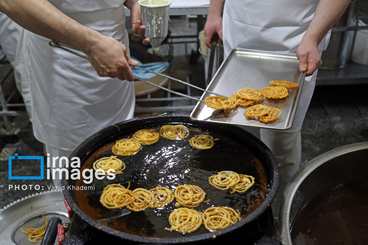 کارگاه پخت زولبیا و بامیه