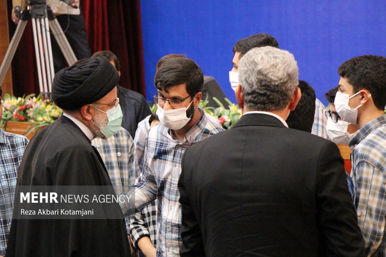 دیدار رئیس جمهور با نخبگان، علما و جمعی از اقشار مردم گیلان