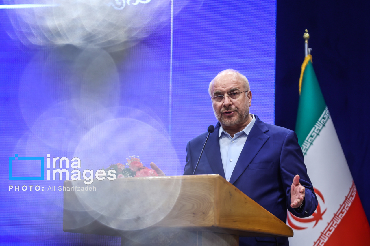 حضور قالیباف در همایش سراسری بنیاد مسکن 