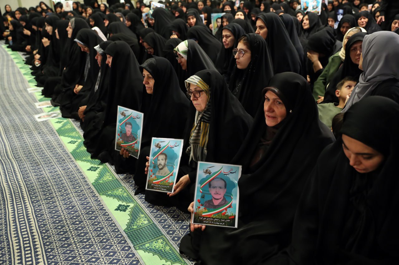 مادران و همسران شهدای امنیت در دیدار با رهبر انقلاب