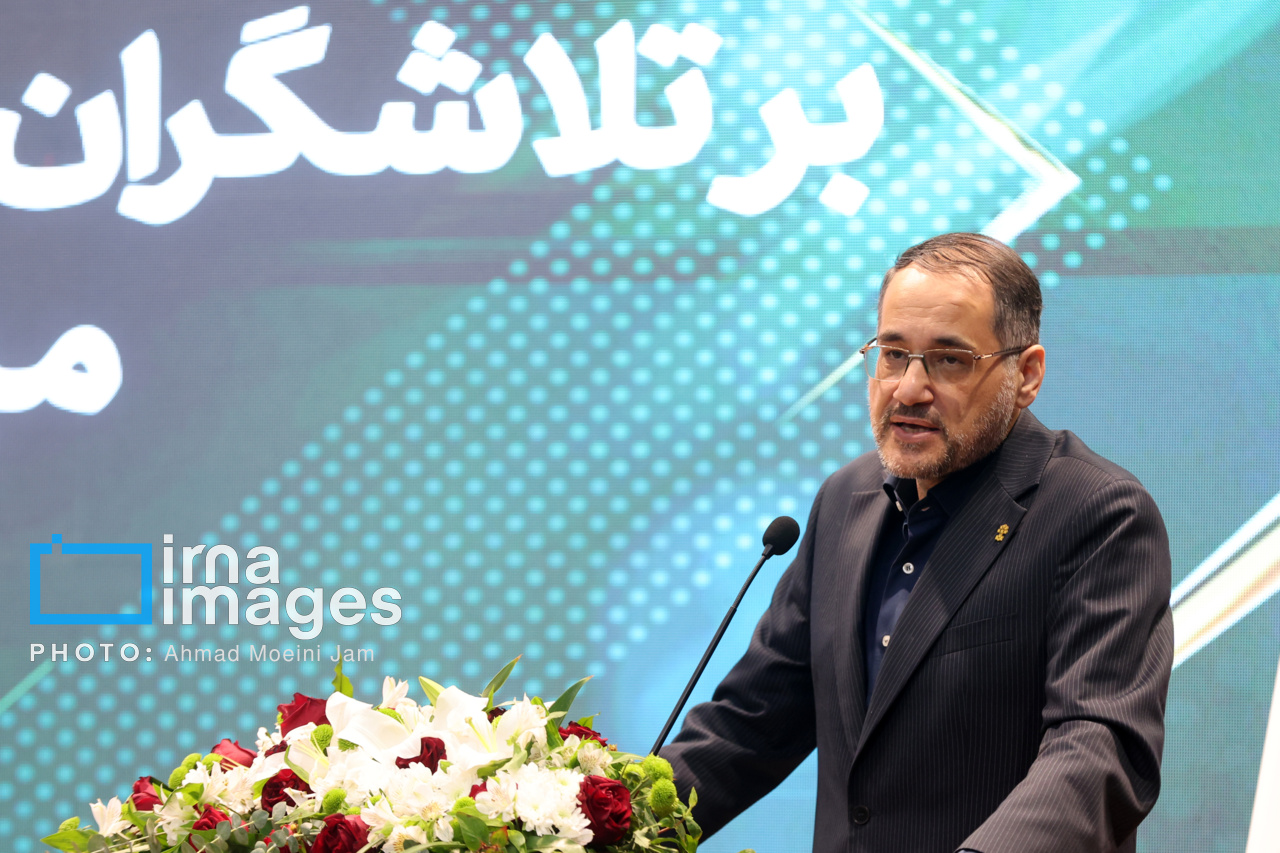 تجلیل قالیباف از پژوهشگران برتر 