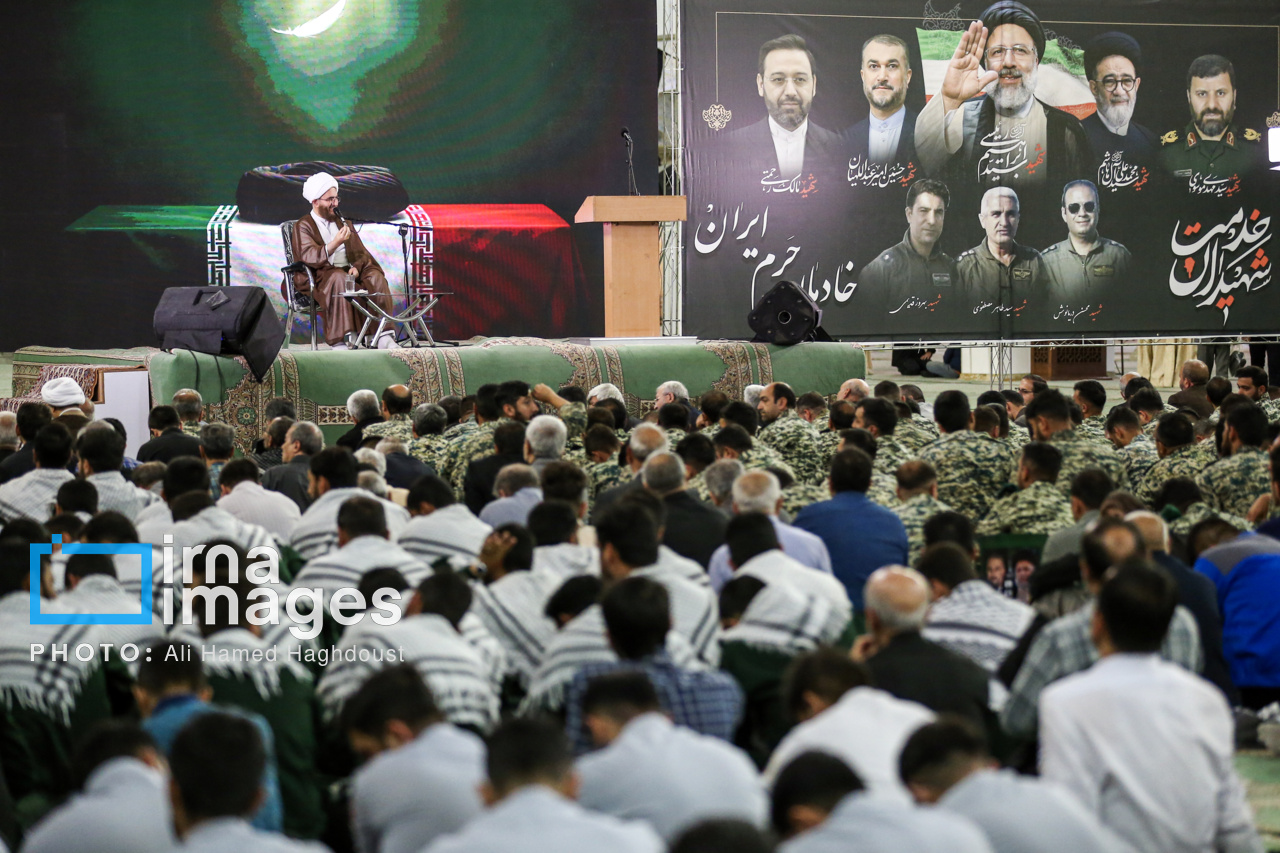 مراسم سالگرد شهدای خدمت در مصلای تبریز 