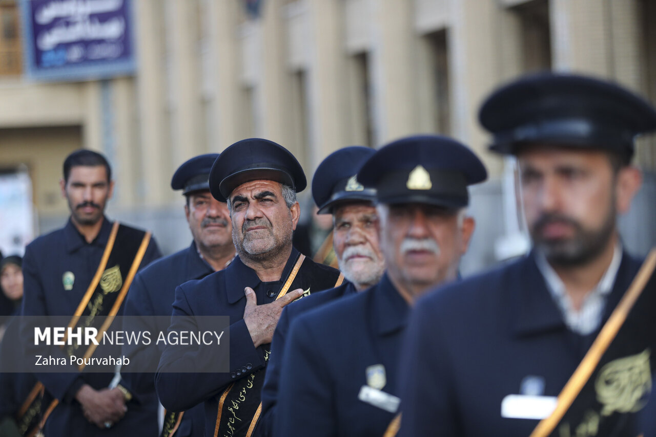 آیین تعویض پرچم گنبد آستان مقدس شاهچراغ(ع)‎‎