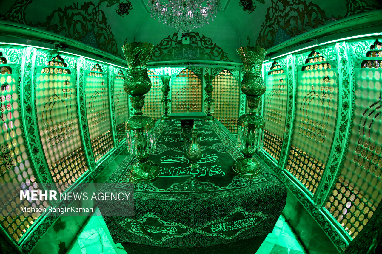 ضریح مطهر آستان مقدس امامزاده صالح (ع)