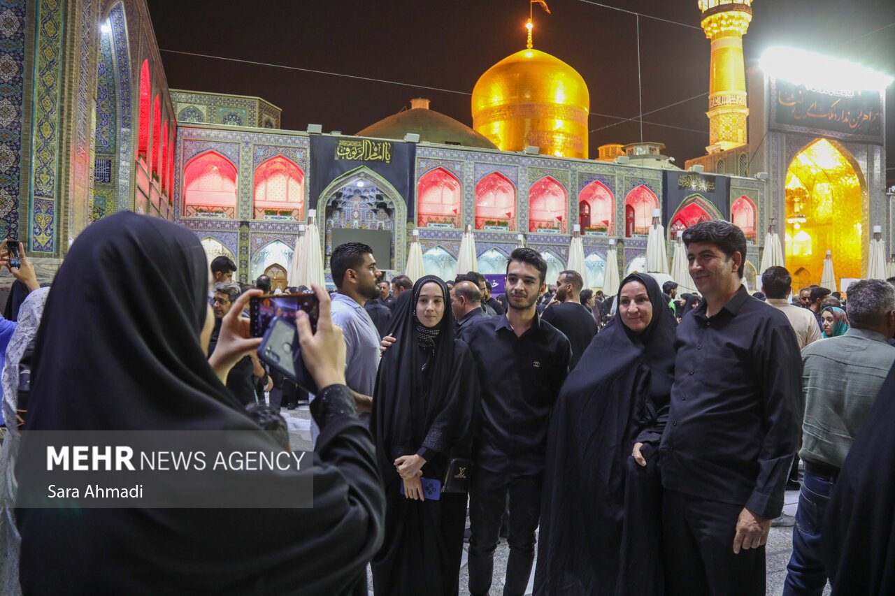 شب شهادت امام رضا(ع) در حرم مطهر رضوی