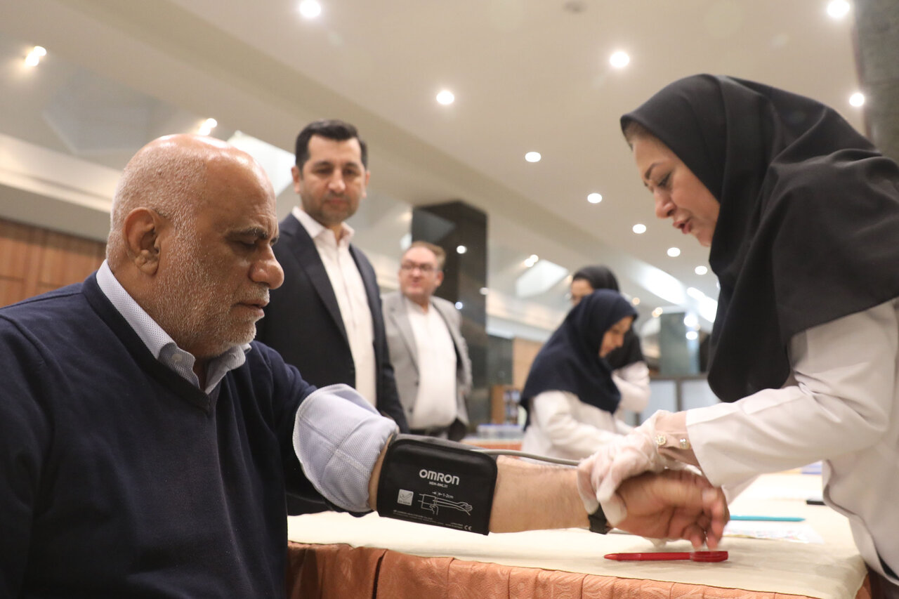 اهدای خون نمایندگان مجلس به مناسبت روز مجلس