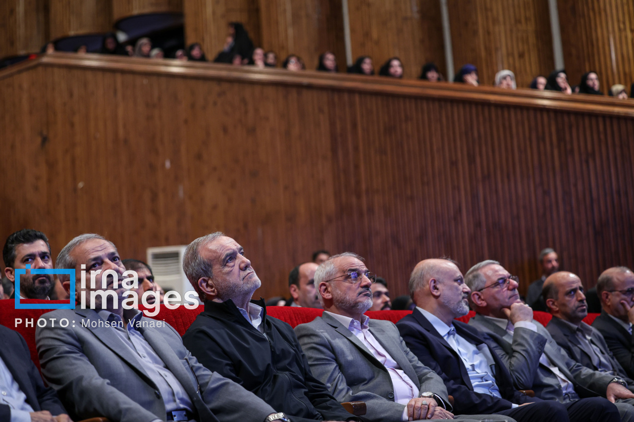 تجلیل از معلمان نمونه کشوری با حضور رئیس جمهور