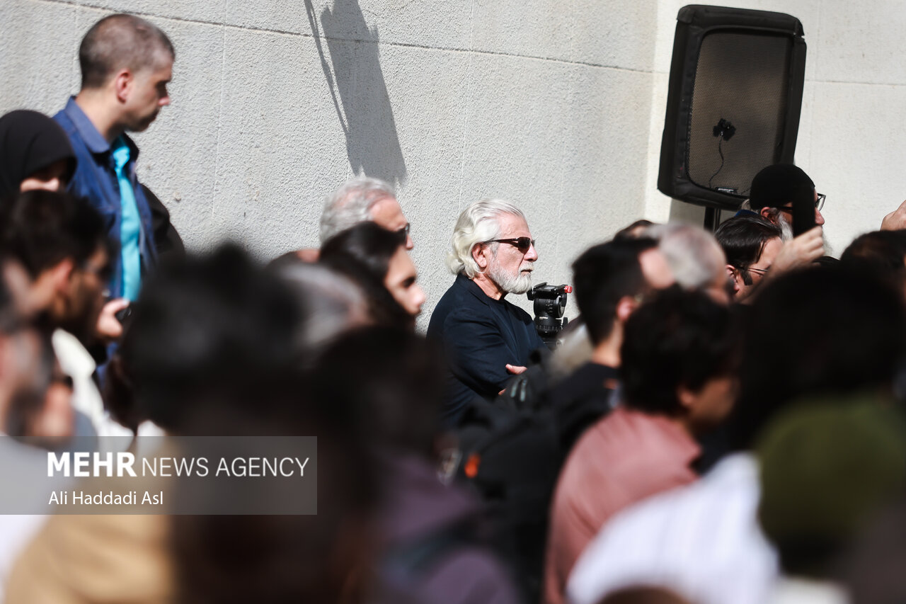 تصاویر مراسم تشییع پیکر ناصر تقوایی