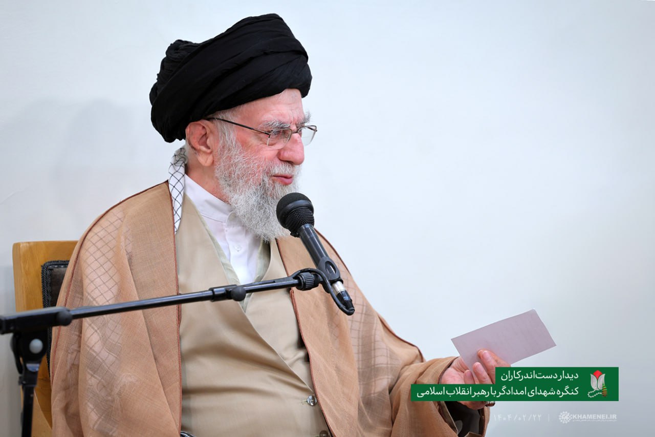 تصاویر دیدار اعضای ستاد برگزاری همایش ملّی بزرگداشت شهدای امدادگر با رهبر انقلاب