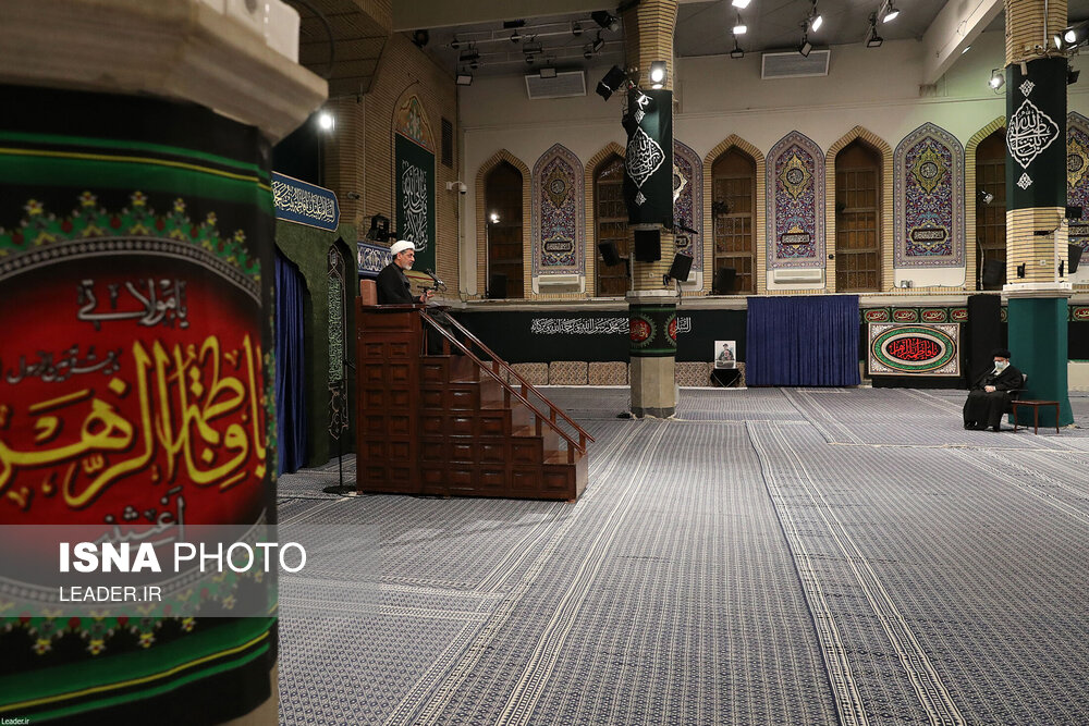 مراسم عزاداری شب شهادت حضرت فاطمه‌زهرا(س) با حضور رهبری