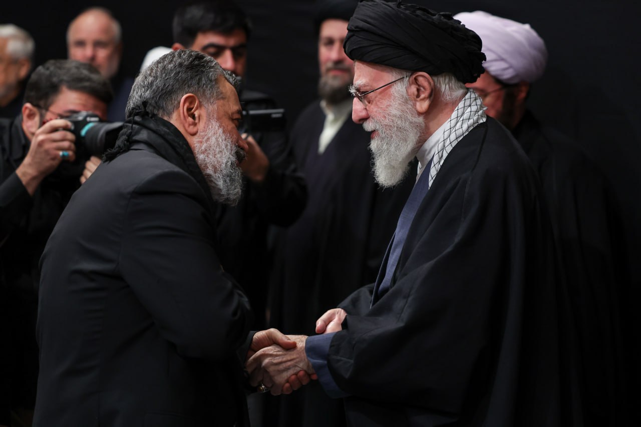 تصاویری از مراسم عزاداری با حضور رهبری