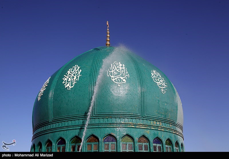 مراسم تعویض پرچم و شستشوی گنبد مسجد مقدس جمکران