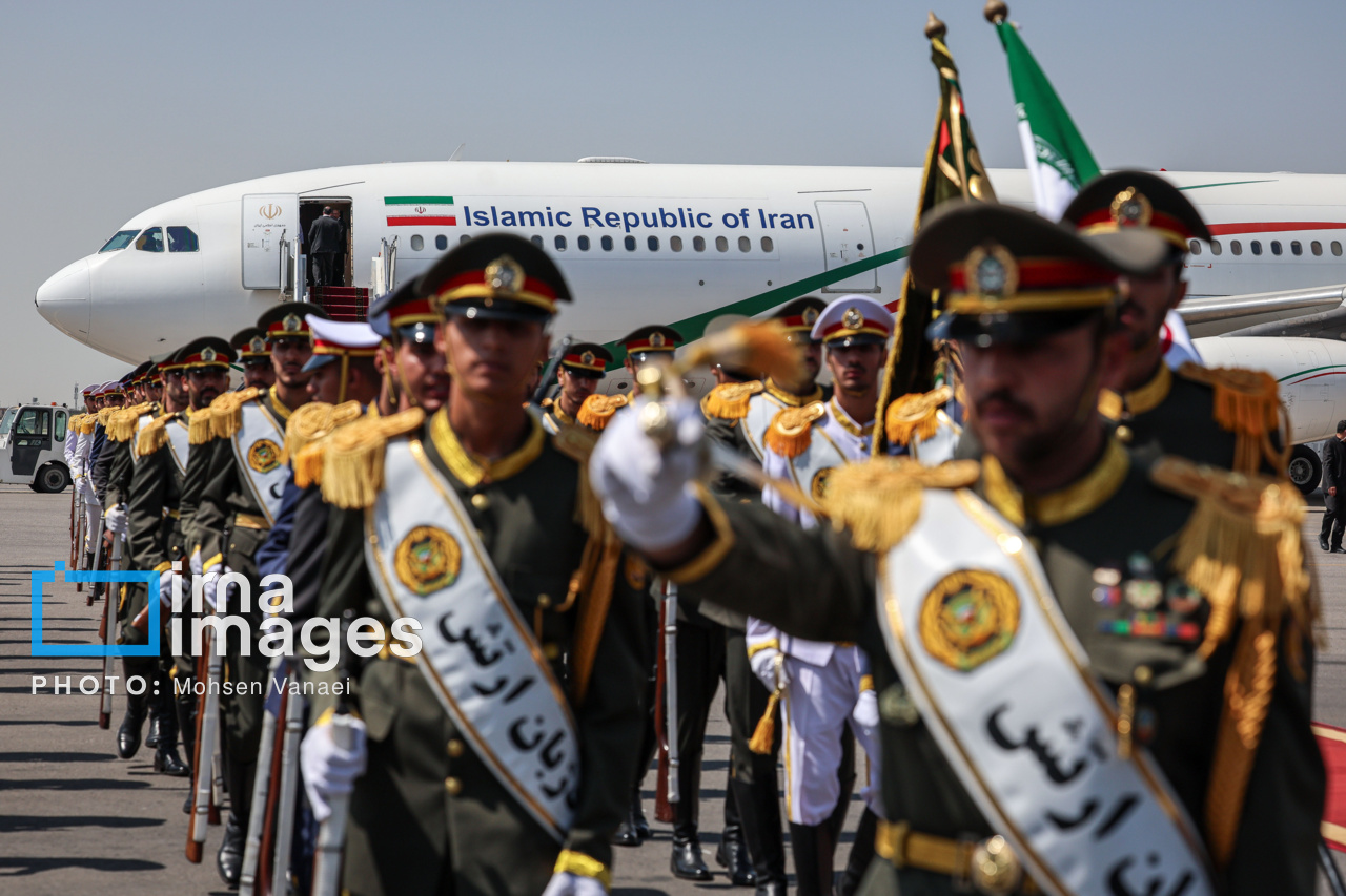 تصاویر بدرقه رئیس‌جمهور در سفر به پاکستان