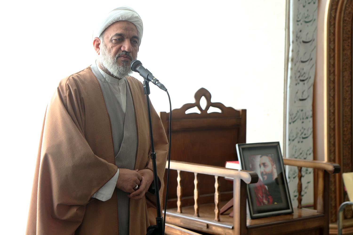 تقدیر از خانواده شهید محمدی شهید امر به معروف با حضور قالیباف