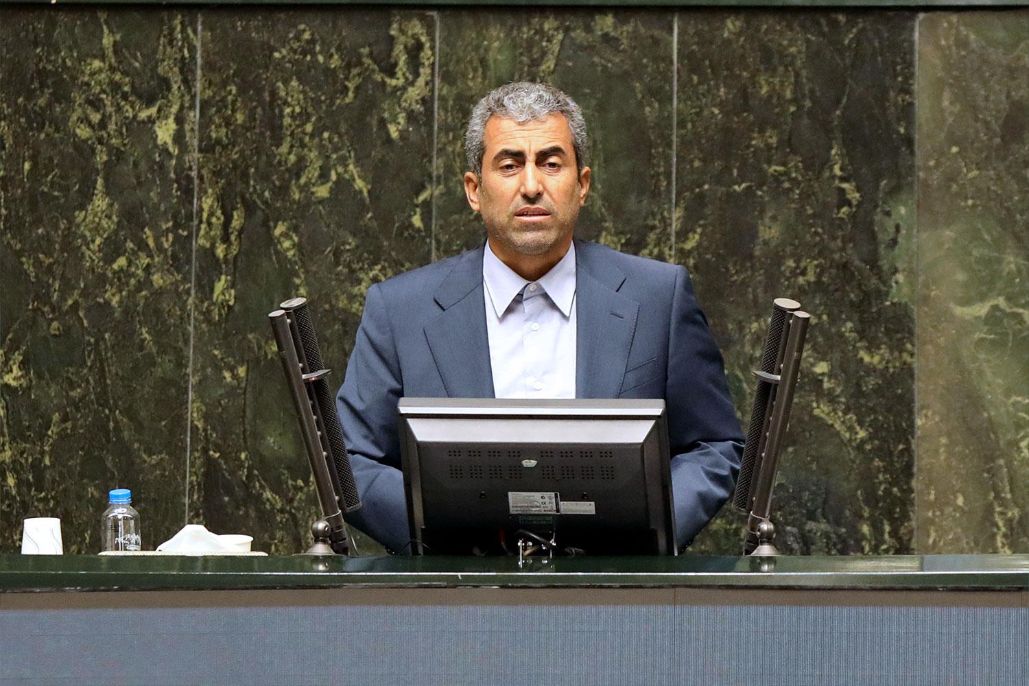 نشست علنی مجلس با حضور وزیر صمت و رئیس‌کل بانک مرکزی