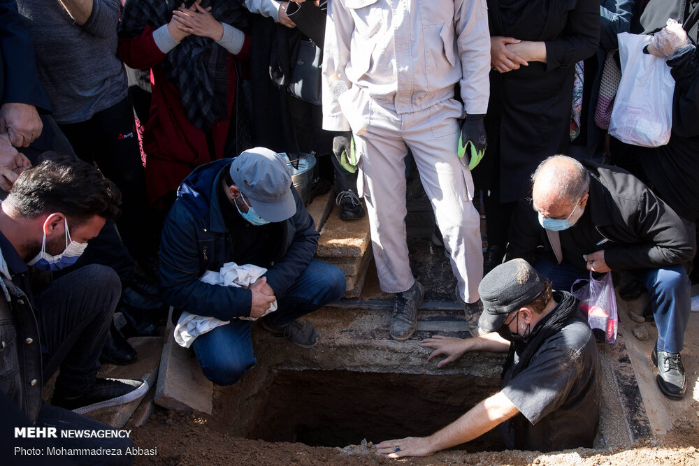 مراسم خاکسپاری آزاده نامداری