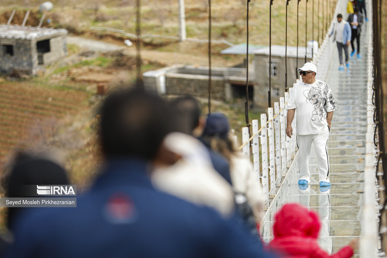 بزرگترین پل شیشه‌ای معلق ایران