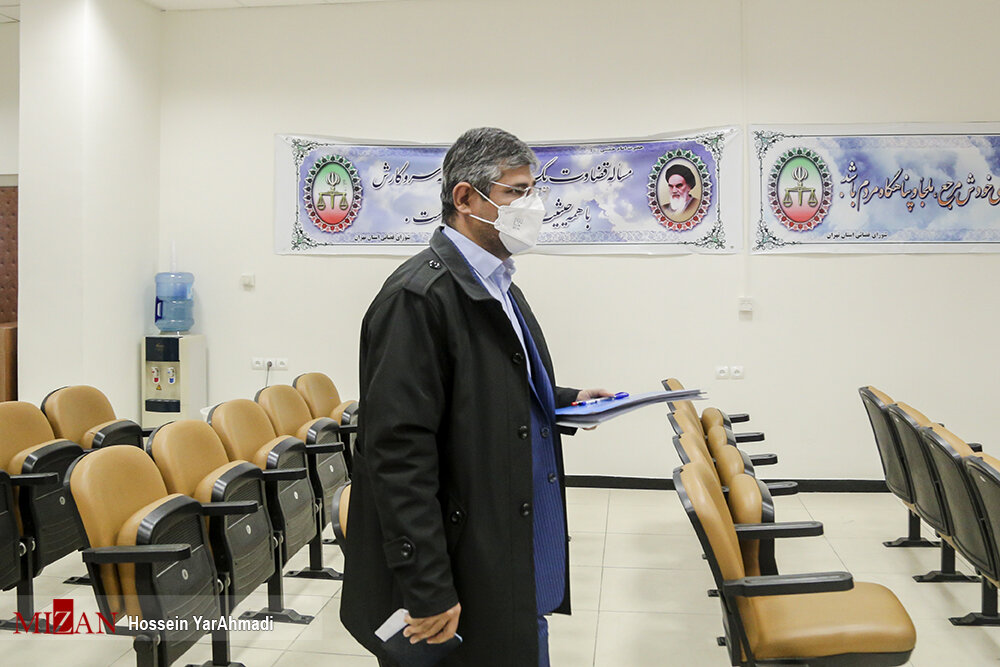 جلسه دادگاه کروز