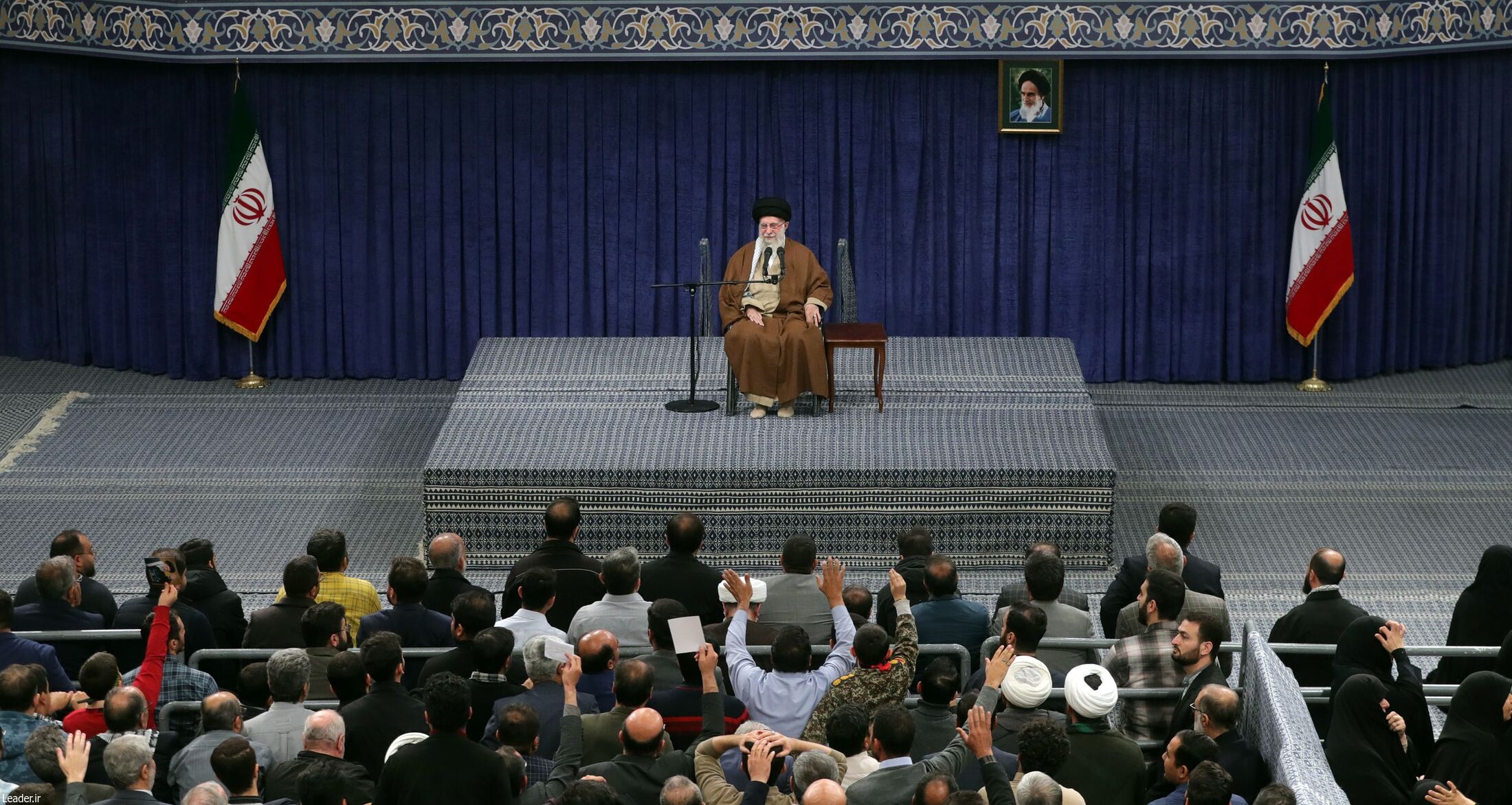 دیدار مردم با رهبر انقلاب