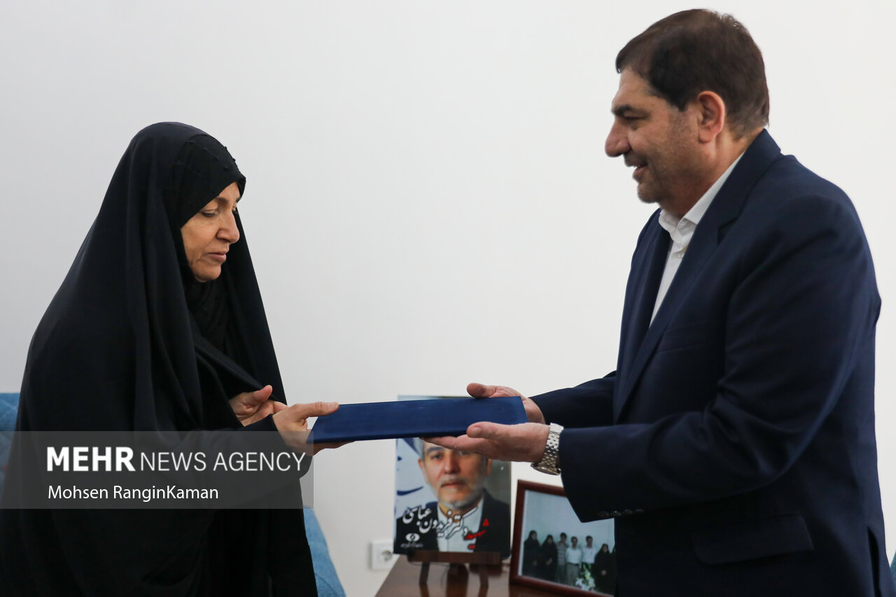 دیدار محمد مخبر با خانواده شهیدان شهریاری و ذوالفقاری
