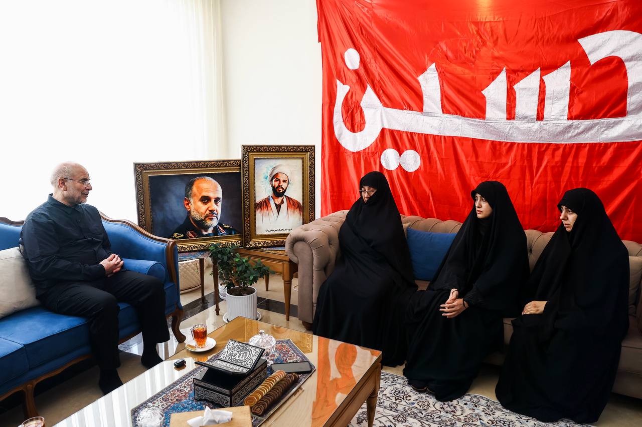 حضور قالیباف در منزل سپهبد شهید غلامعلی رشید 