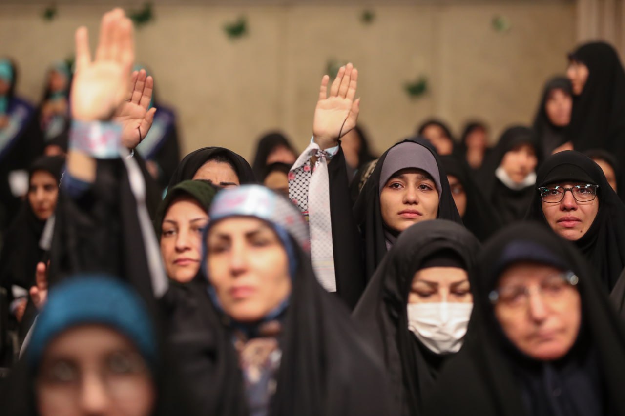 تصاویر دیدار هزاران نفر از زنان و دختران با رهبر انقلاب