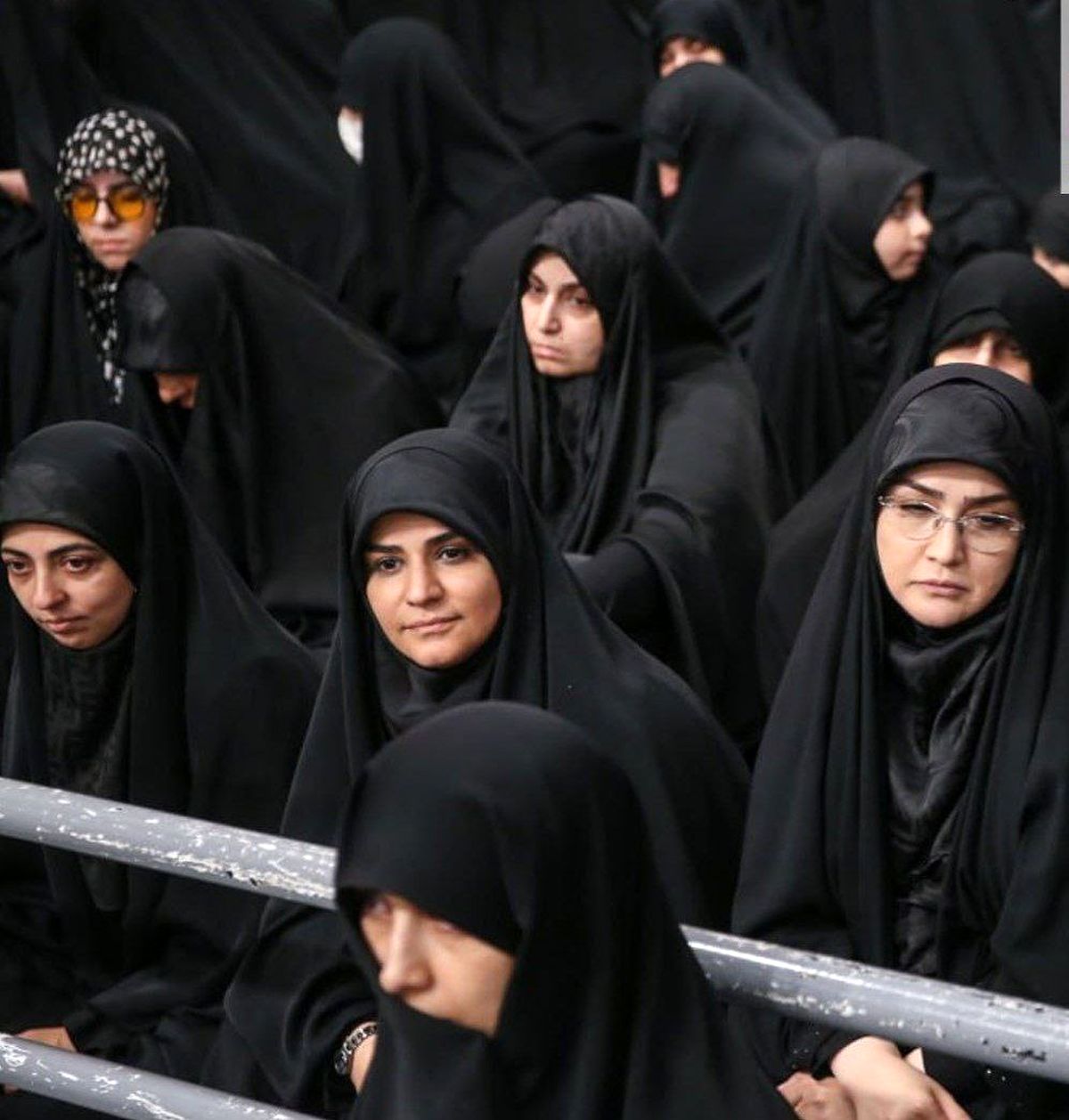 حضور خانم سحر امامی در مراسم شام غریبان حسینی در حسینیه امام خمینی(ره) +عکس