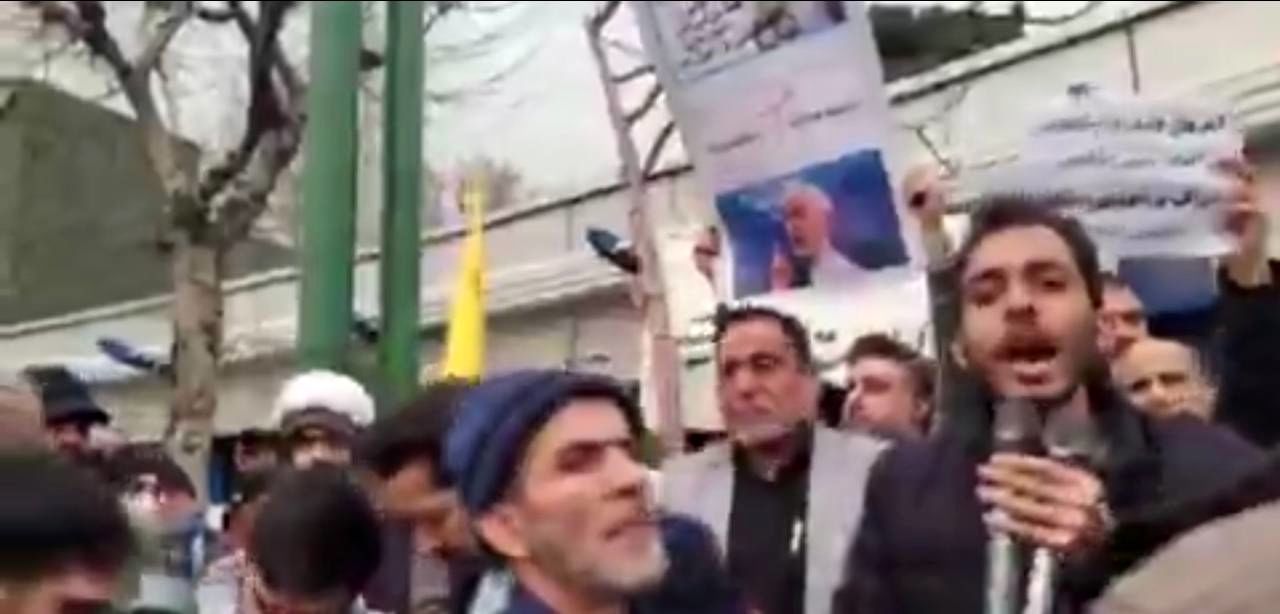 هدف تلویزیون از نمایش چهره های سوپرانقلابی چیست؟