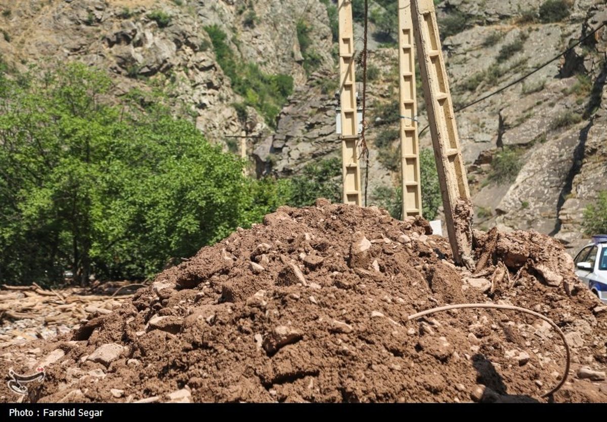 انسداد موقت جاده چالوس به دلیل ریزش سنگ
