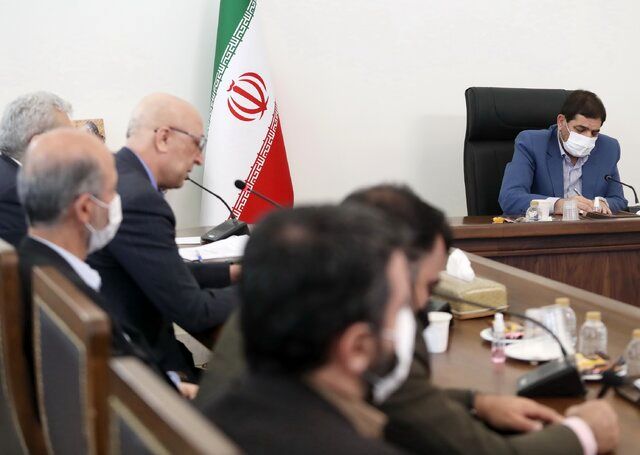 مخبر: انتخاب شعار سال توسط رهبری راه نجات اقتصاد کشور است 