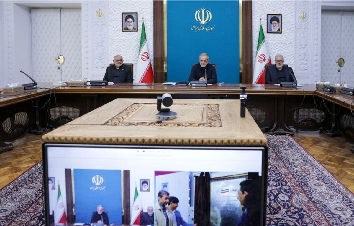 افتتاح فاز نخست نیروگاه خورشیدی «آفتاب شرق» توسط رئیس جمهور