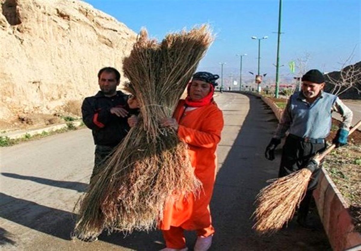 تنها زن رفتگر ایران: اوقات فراغت در غسالخانه کار می‌​کنم!