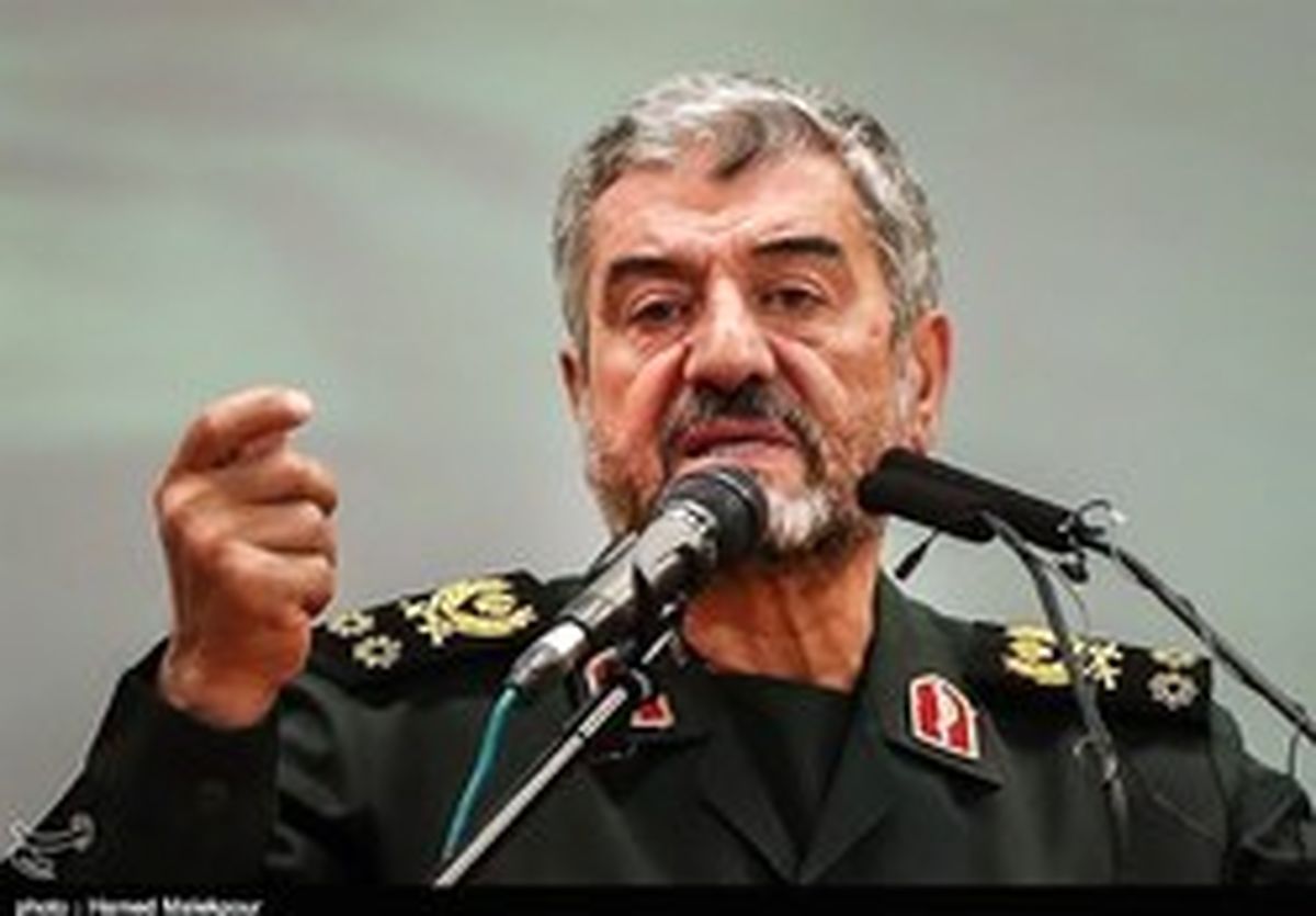 خبر سرلشکر جعفری از استفاده بیشتر از پهپاد و بالگرد
