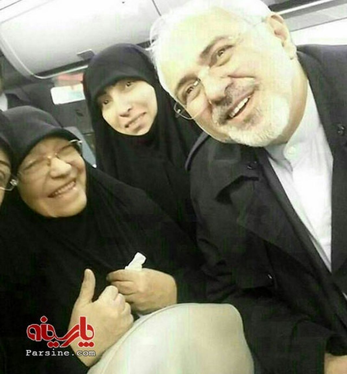 عکس: سلفی ظریف و مادر عماد مغنیه