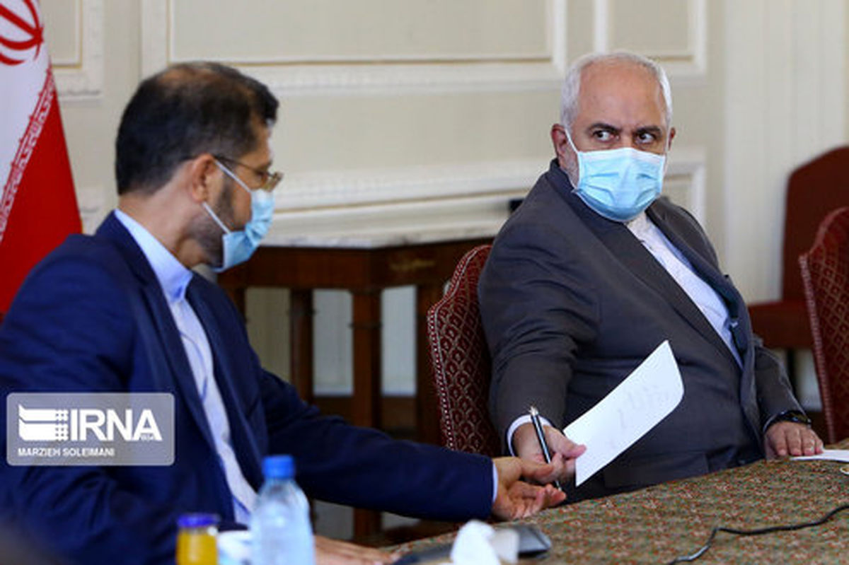 نگاه تند ظریف به سخنگوی جدید در شکار دوربین‌ها +عکس