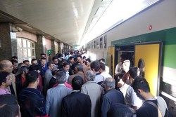 ازدحام مسافران مترو در ایستگاه چیتگر +تصاویر