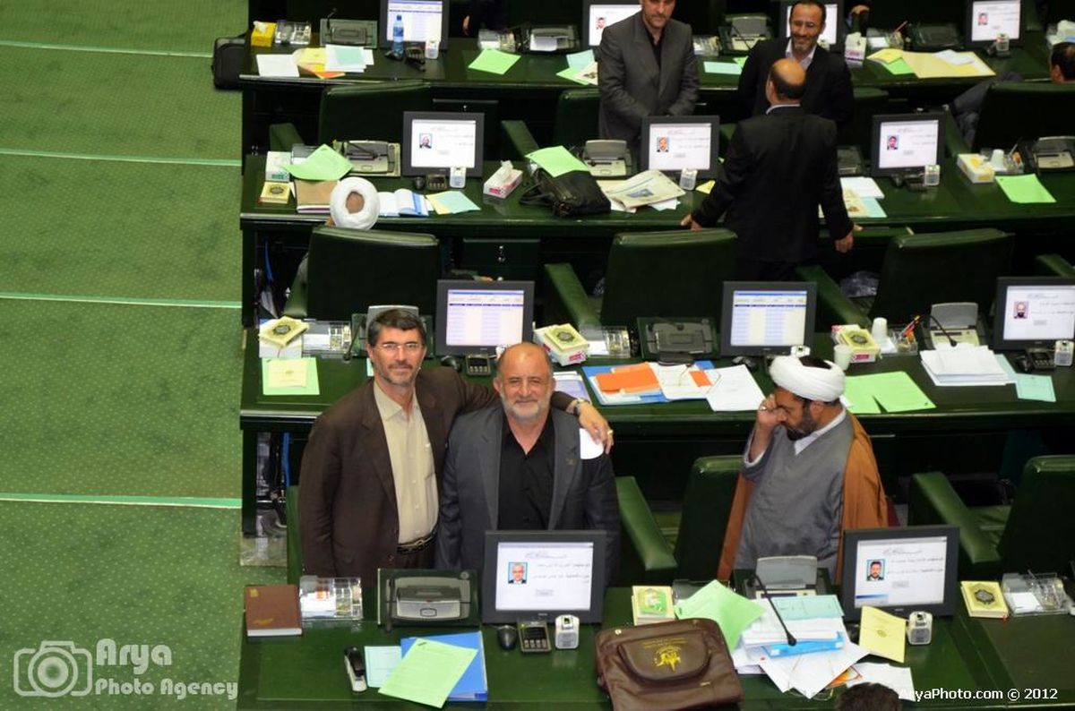 عکس دو نفره در صحن مجلس!