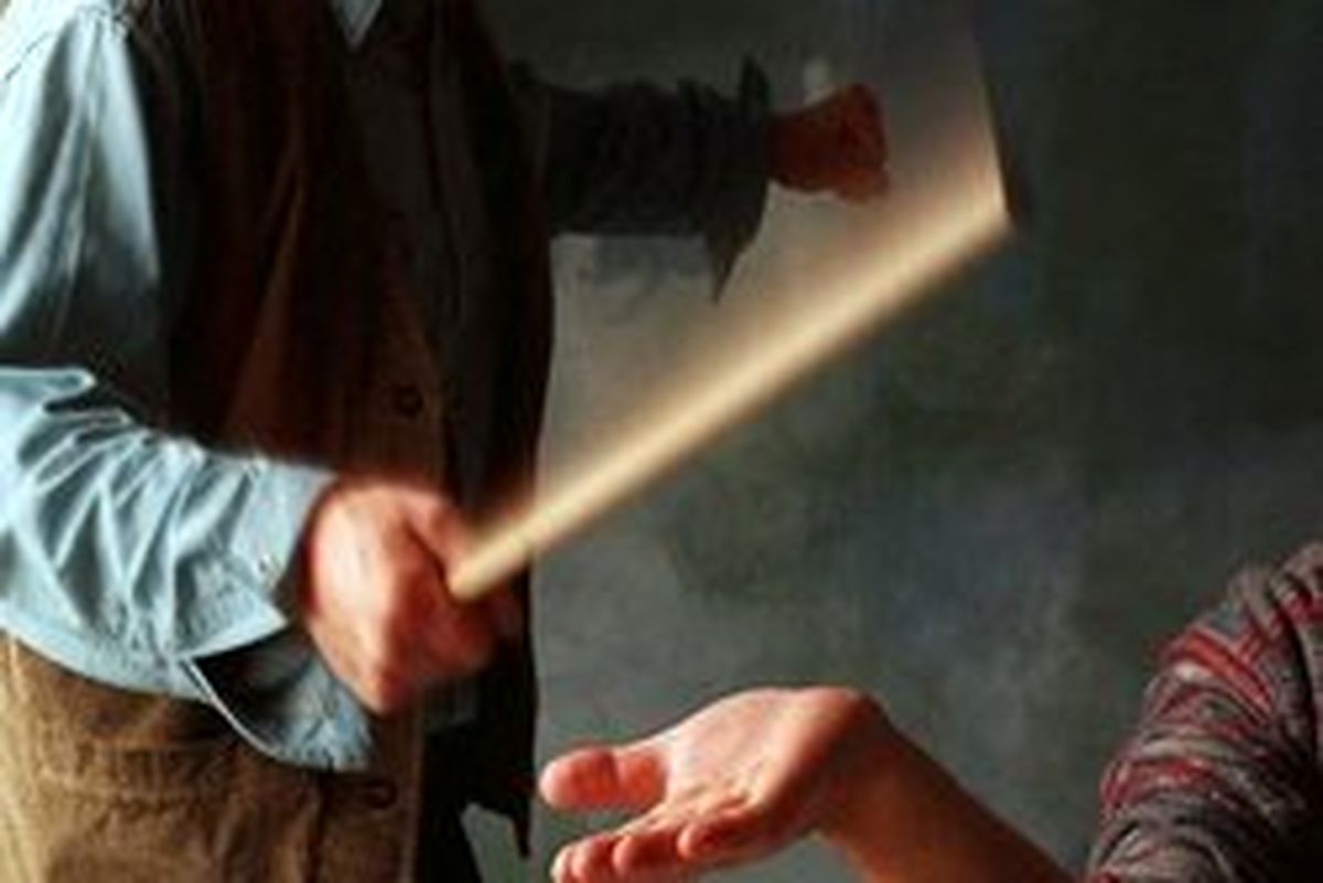 تنبیه دانش آموزان اینبار با خط کش فلزی +عکس