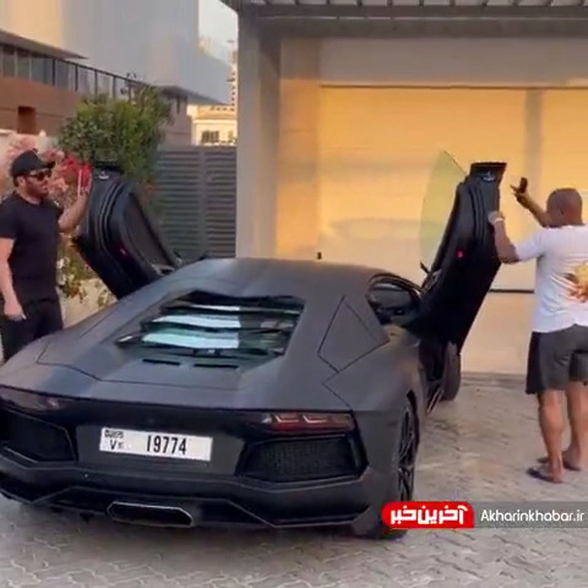 دور دور محمدرضا گلزار با لامبورگینی اش در دوبی +فیلم