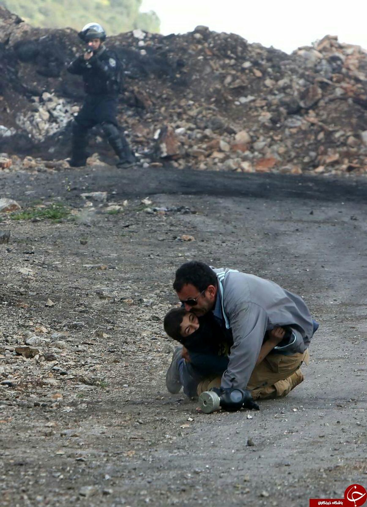 عکس تامل برانگیز از پناهجویی کودک فلسطینی